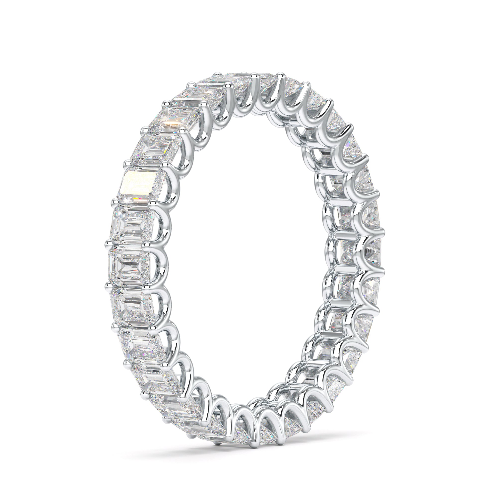 Elegant emerald cut eternity-band fra Haute Rocks – Eternity Empire